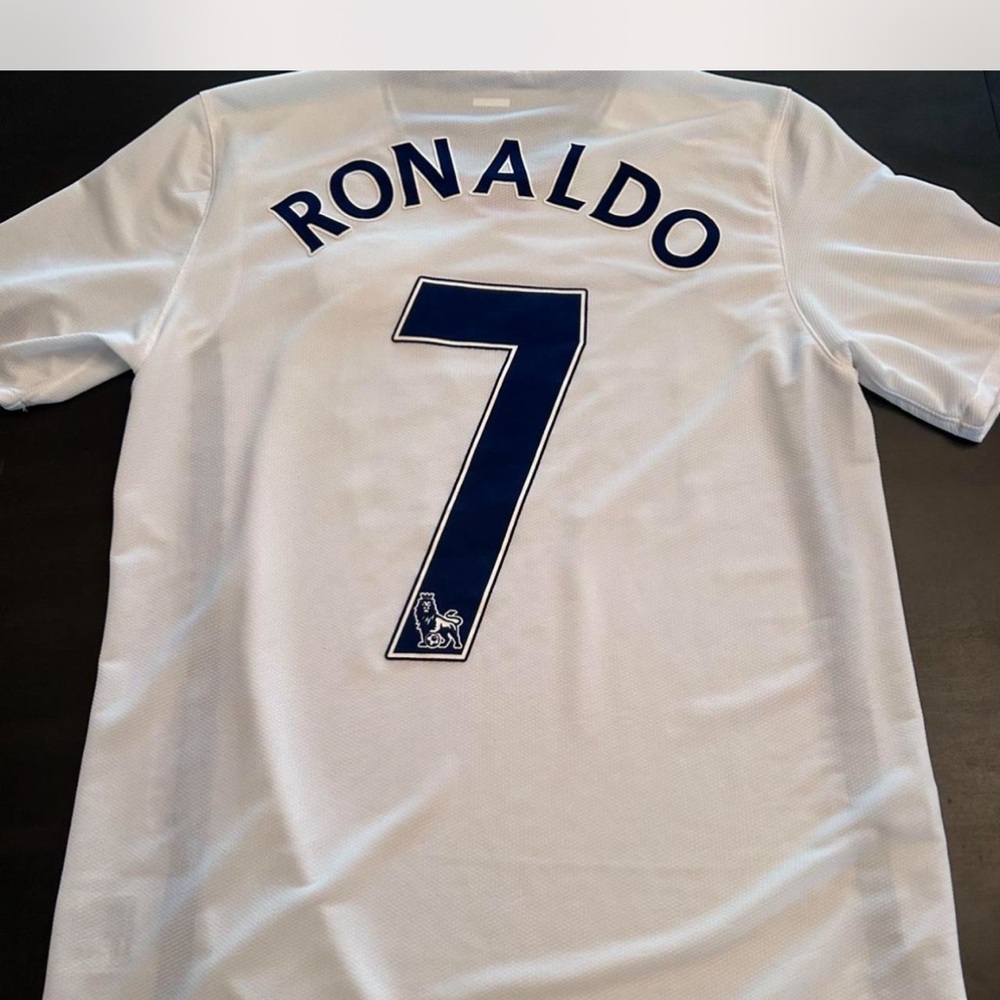 Manchester United Ronaldo Jersey View 2